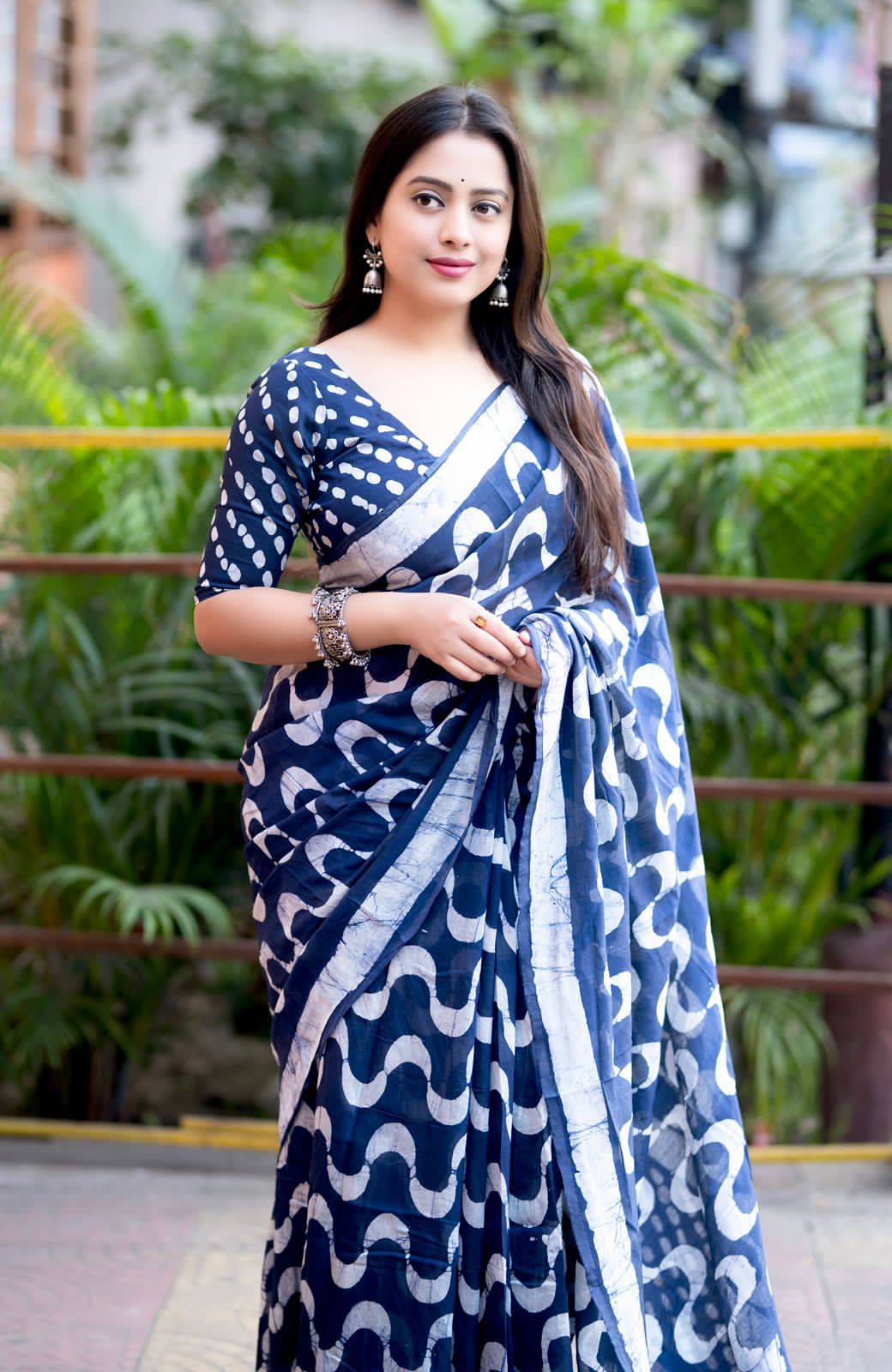 Navy Blue and White Wave-Pattern Batik Saree